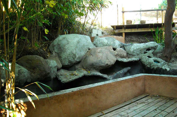 cascade artificielle de jardin avec faux rocher